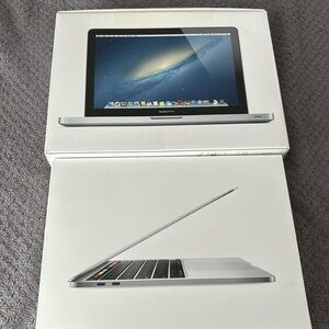 mac book pro empty box w/keyboard accessories